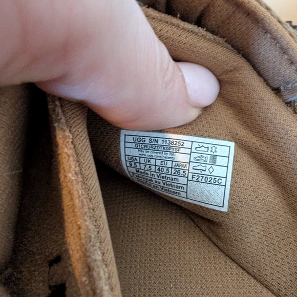 UGG Women's Goldenstar Clog in Chestnut - Picture 7 of 8